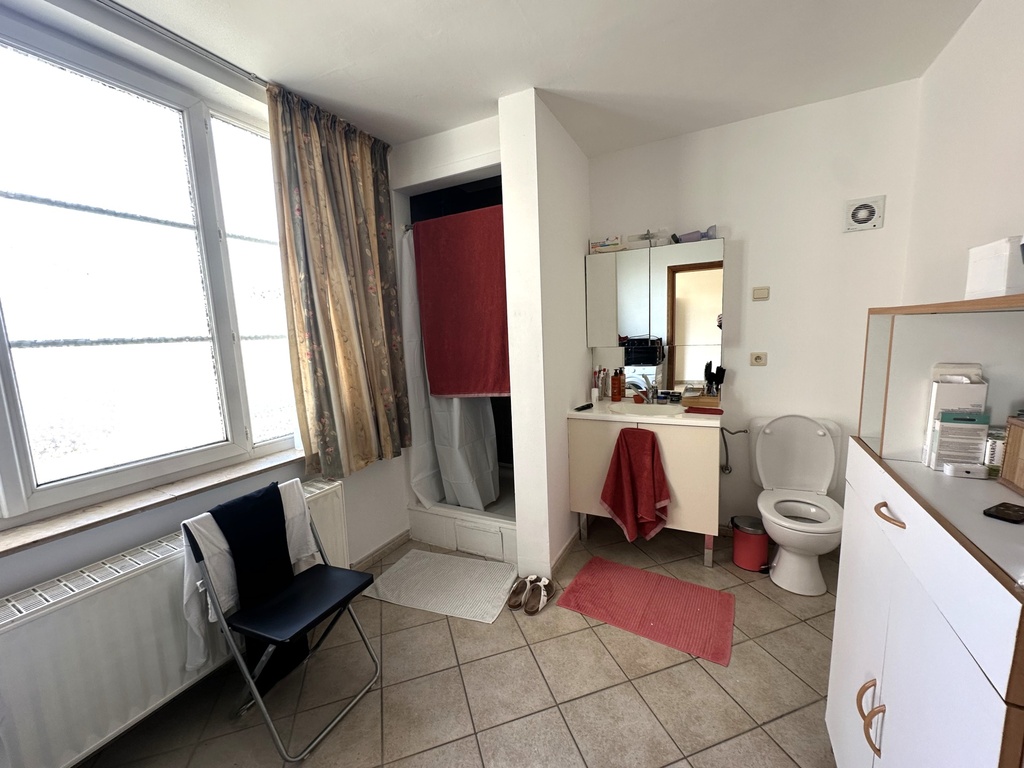 NOUVEAU / A VENDRE à Blaton : Bel immeuble avec 2 apparts loués en bon état général