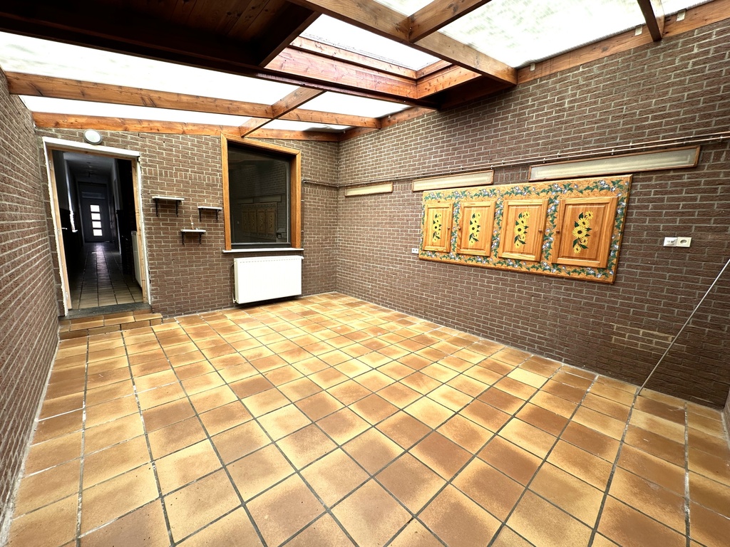 NOUVEAU/A VENDRE à Blaton : Spacieuse habitation de 220m² avec 3 chambres, jardin avec accès latéral.