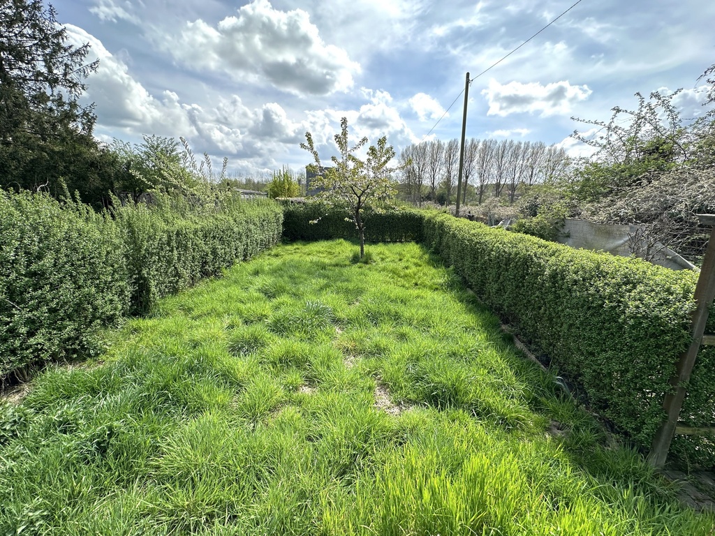 NOUVEAU/A VENDRE à Blaton : Spacieuse habitation de 220m² avec 3 chambres, jardin avec accès latéral.
