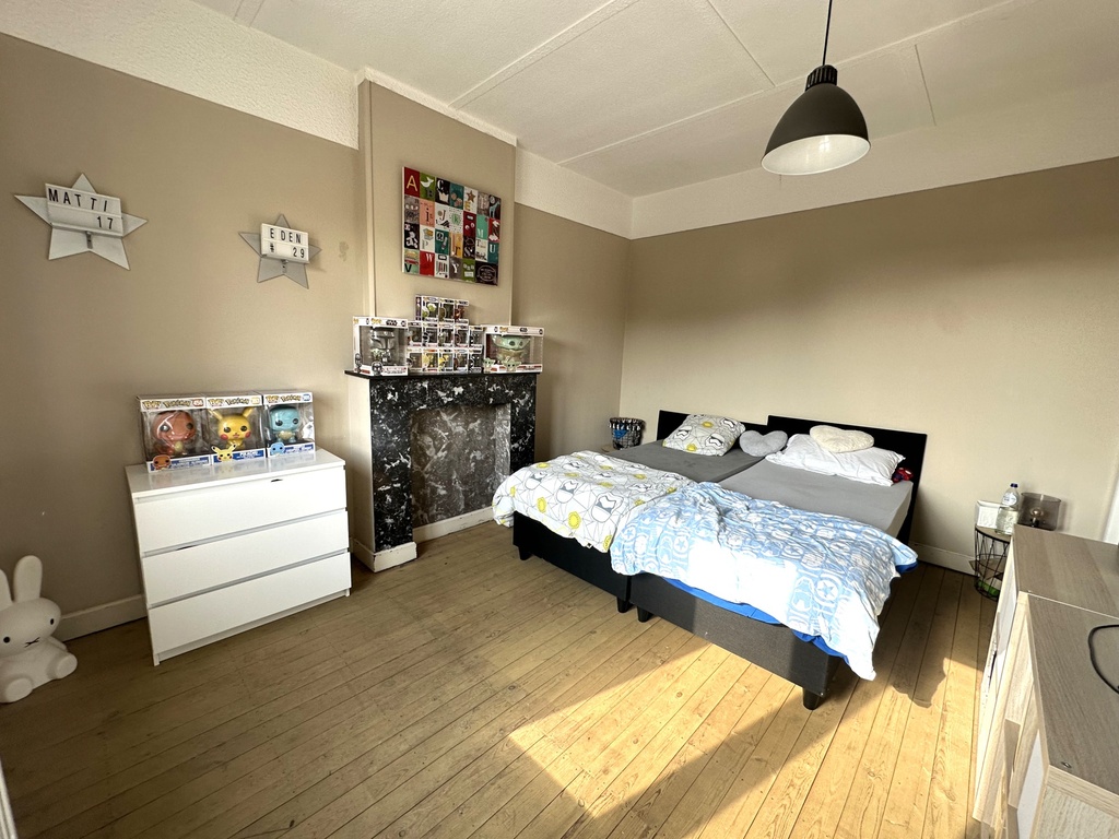 NOUVEAU/ A VENDRE à BELOEIL : Vaste maison de maître avec 3 chambres, garage et cour.