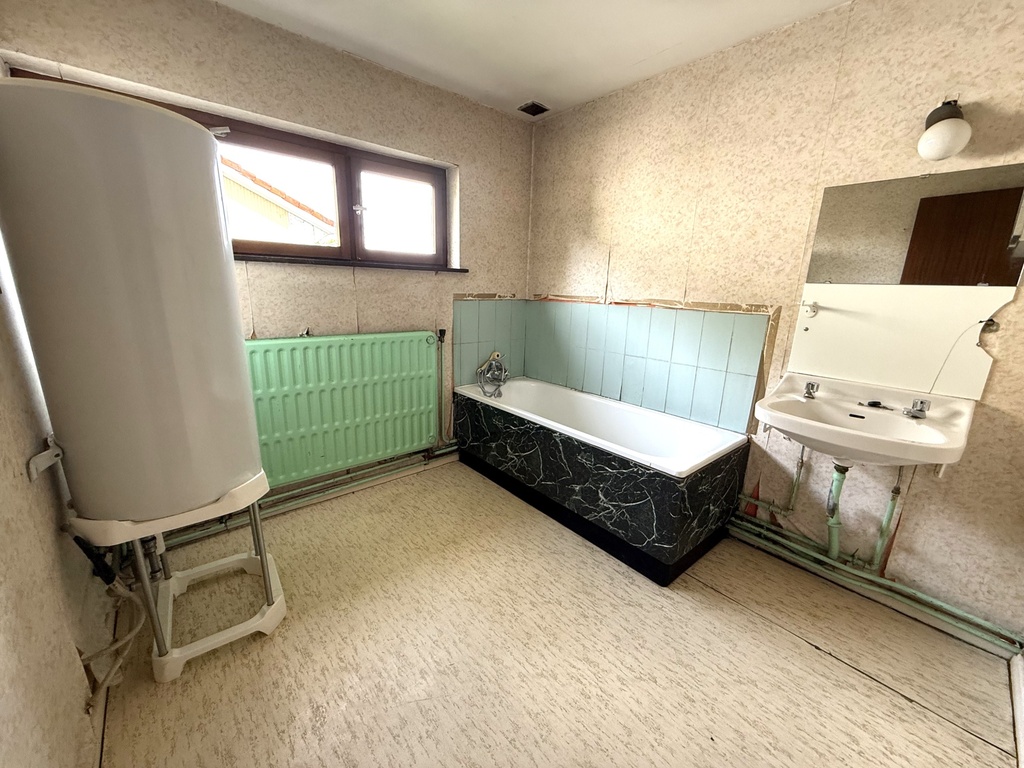 SOUS-OPTION / A VENDRE à BON-SECOURS (7603) : Jolie maison 3 ch., pass. latéral avec garage et jardin