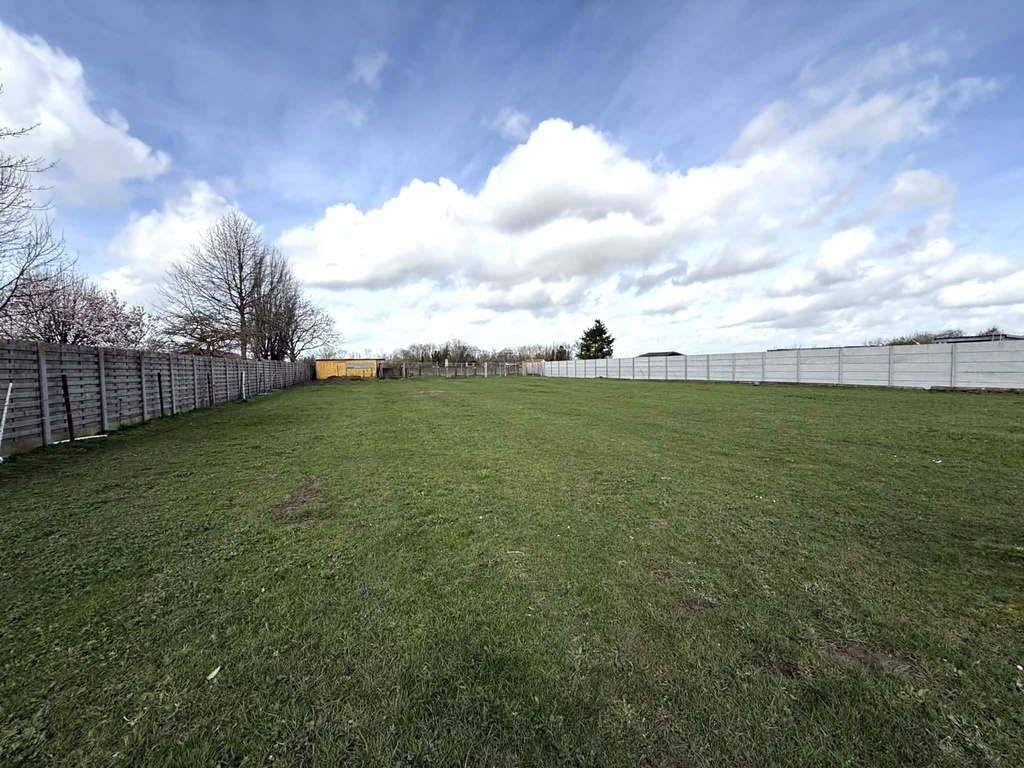 A VENDRE à QUEVAUCAMPS : Beau terrain à bâtir de 21 A 24 ca avec 27,78m de façade