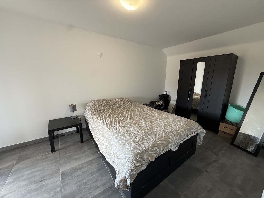A LOUER à WADELINCOURT : Bel appartement au 1er étage avec 2 ch, terrasse et parking