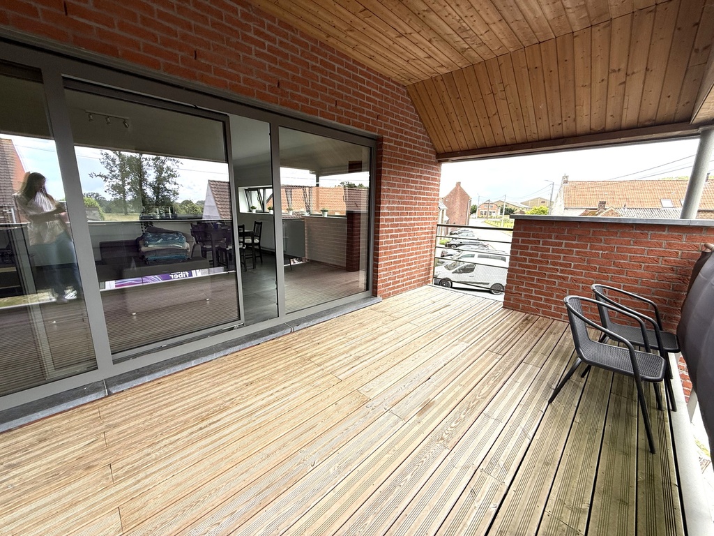 A LOUER à WADELINCOURT : Bel appartement au 1er étage avec 2 ch, terrasse et parking