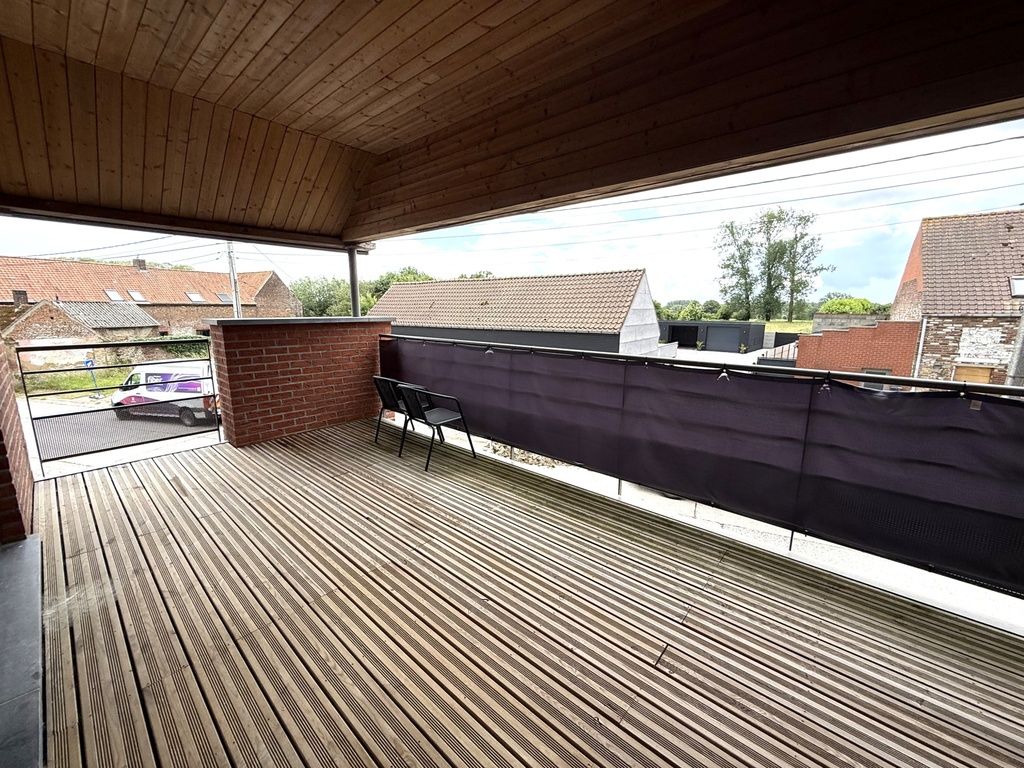 A LOUER à WADELINCOURT : Bel appartement au 1er étage avec 2 ch, terrasse et parking