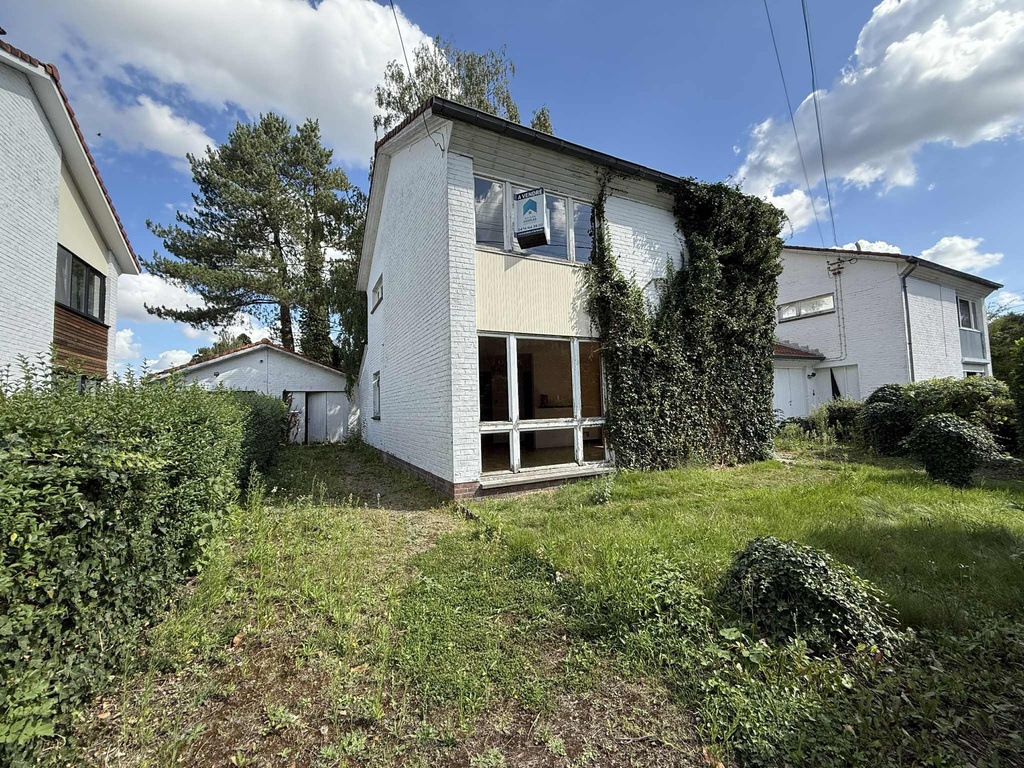 VENDU à BON-SECOURS (7603) : Jolie maison 3 ch., pass. latéral avec garage et jardin