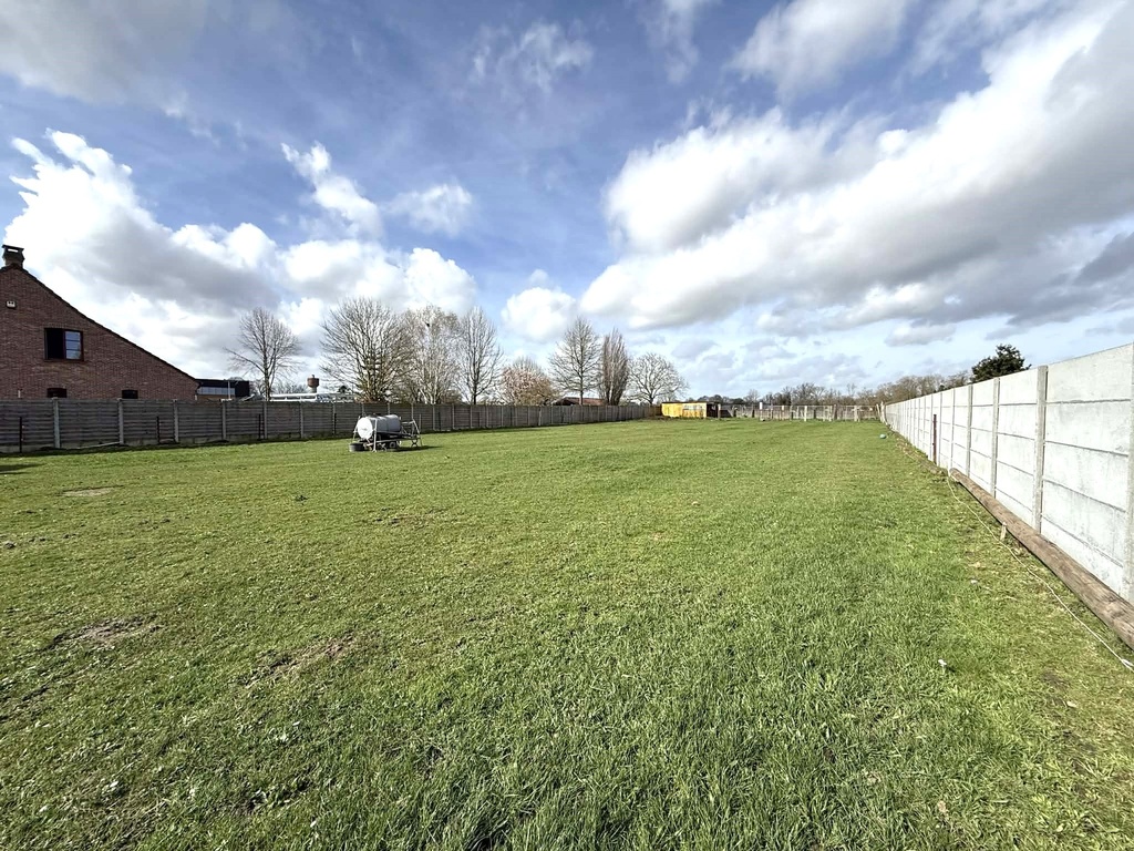 A VENDRE à QUEVAUCAMPS : Beau terrain à bâtir de 21 A 24 ca avec 27,78m de façade