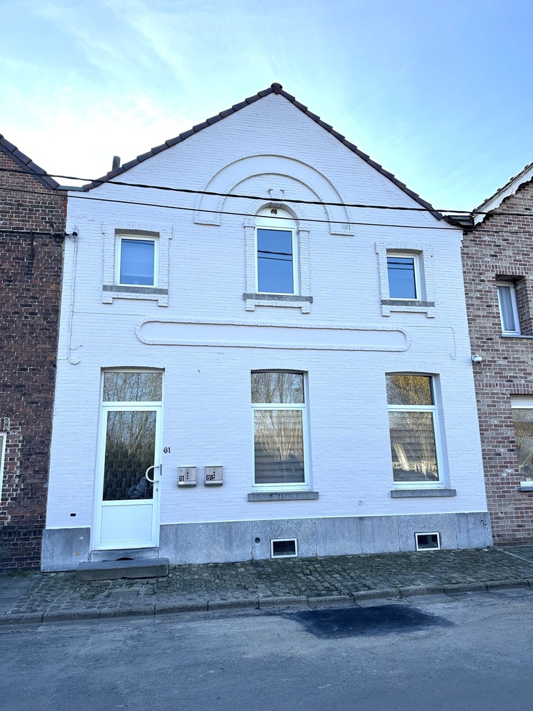 OFFRE EN COURS/ A VENDRE à Blaton : Bel immeuble avec 2 apparts loués en bon état général