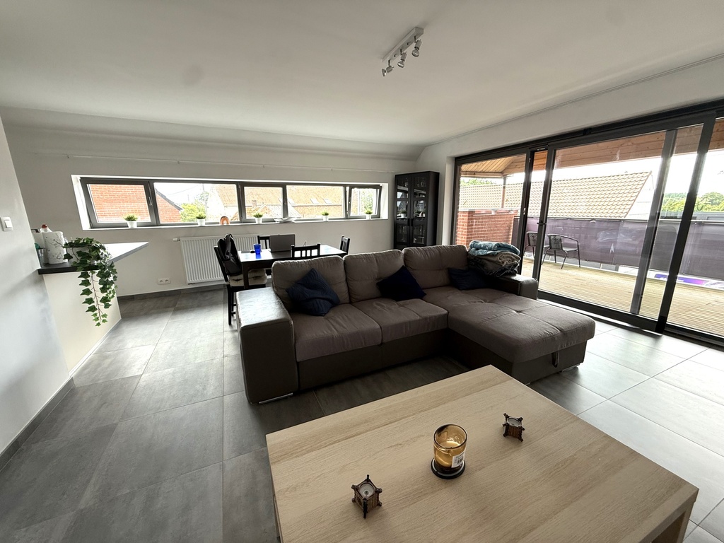 Loué à WADELINCOURT : Bel appartement au 1er étage avec 2 ch, terrasse et parking