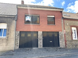 VENDU à Blaton / Habitation à rénover avec 2 garages et jardin