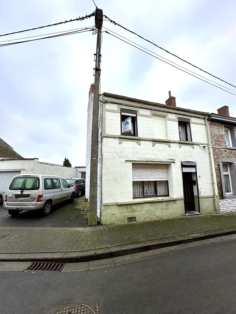 SOUS-OPTION à ROUCOURT (7601) : Maison 2 ch. avec garage à rénover